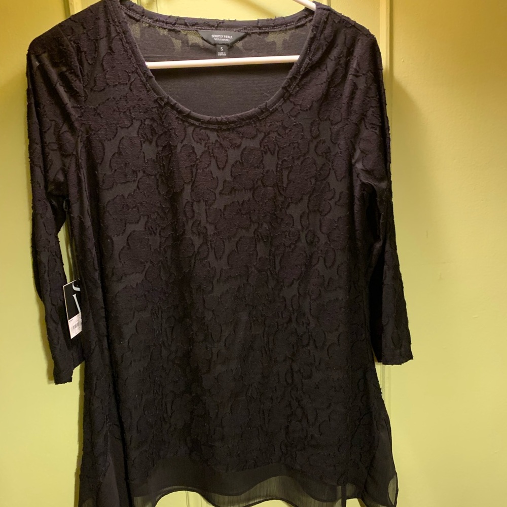 Simply Vera by Vera Wang Women’s black shirt